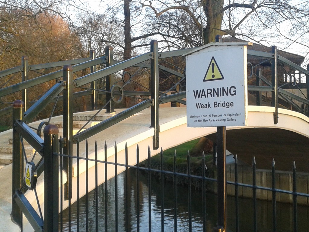 Auch in England wird vor vielen Gefahren gewarnt...