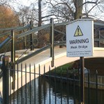 Auch in England wird vor vielen Gefahren gewarnt...