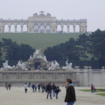 Blick auf die Gloriette im Schloßpark Schönbrunn - nahe unserem Zuhause