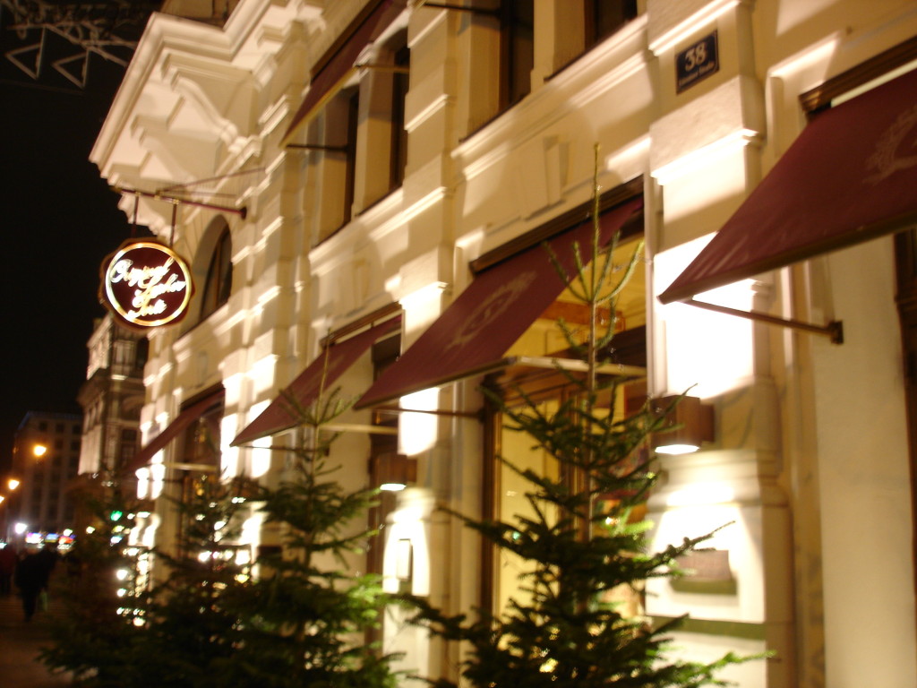 Weihnachtsflair am Hotel Sacher